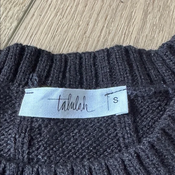 Black Cable Knit Sleeveless Sweater - Picture 2 of 2